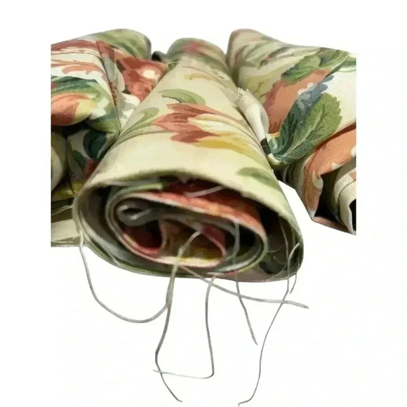 Fabric - 4 rolls of vintage floral 1 roll of dark denim 1 roll tropical floral - Picture 10 of 15